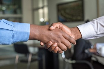 新規顧客開拓を成功させる営業組織の課題解決｜ お役立ち資料 >>